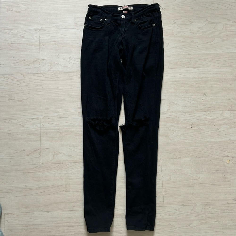 Judy Blue - Black Jeans size 0 with slits in the knees 🖤